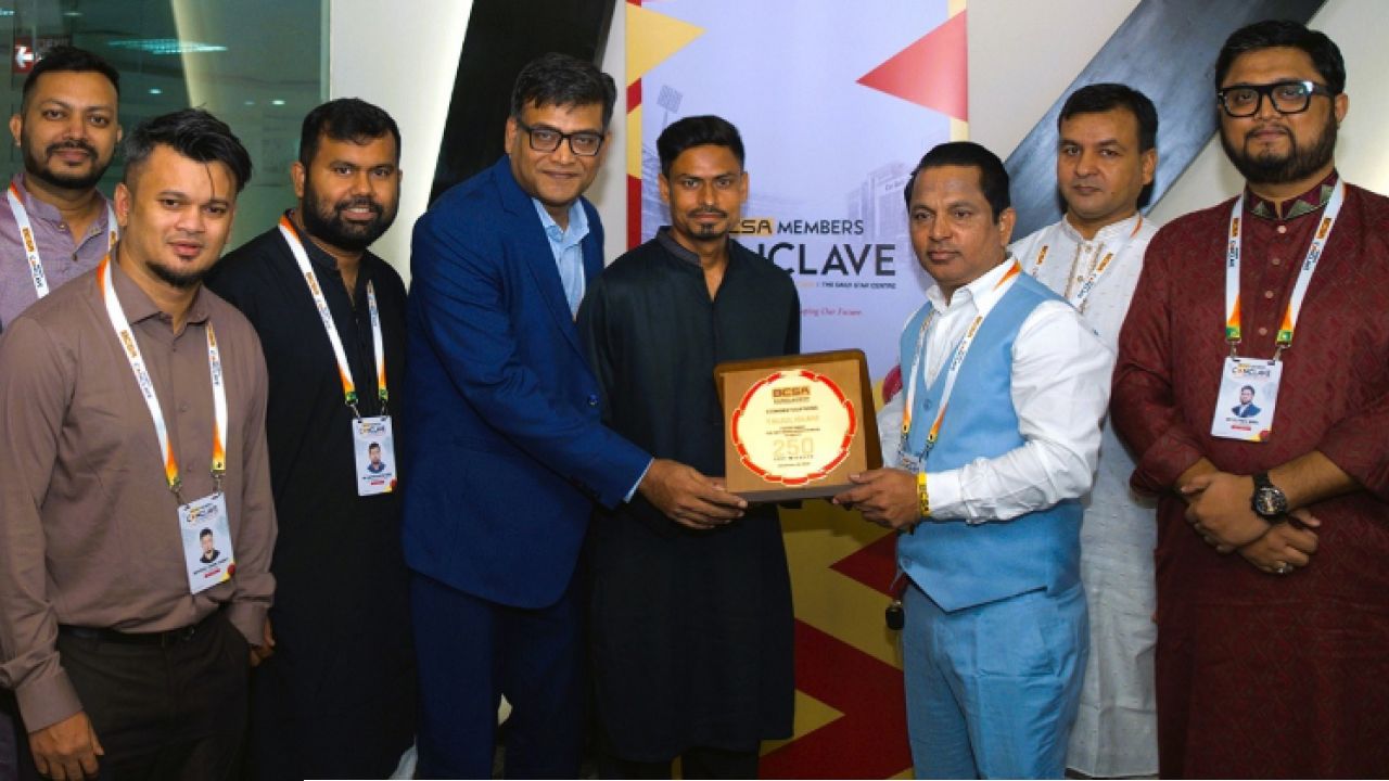 সর্বোচ্চ টেস্ট উইকেট শিকারি তাইজুলকে বিসিএসএ’র বিশেষ সম্মাননা