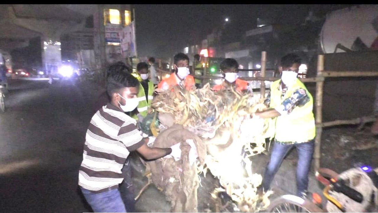 রূপগঞ্জে রাতভর মহাসড়ক পরিচ্ছন্নতা অভিযান, ছাত্রদল নেতার সঙ্গে ৫০ কর্মী