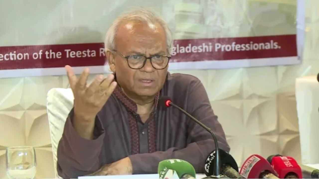 পানির ন্যায্য হিস্যা আদায়ে নরম সুরে কথা বলে লাভ নেই: রিজভী
